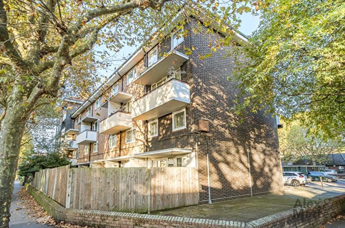 2 Bedroom Flat For Sale In Townsend House, Bermondsey, SE1