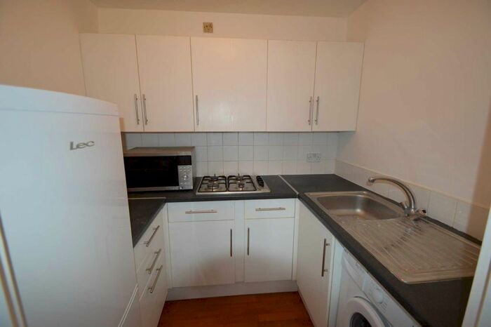 1 Bedroom Flat To Rent In High Street, Addlestone, KT15