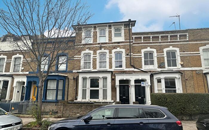 1 Bedroom Flat For Sale In Flat C, Darville Road, Stoke Newington, London, N16