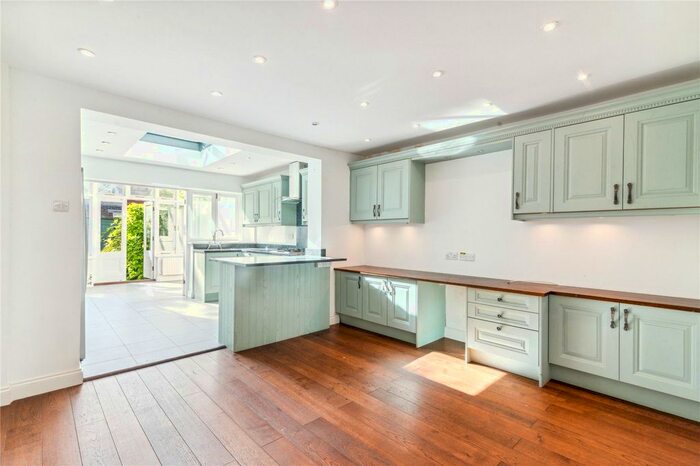 3 Bedroom Property To Rent In New Road, Ham, TW10