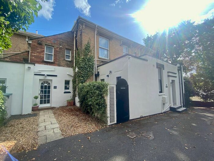 2 Bedroom Flat To Rent In Moorland Road, Bournemouth, Dorset, BH1