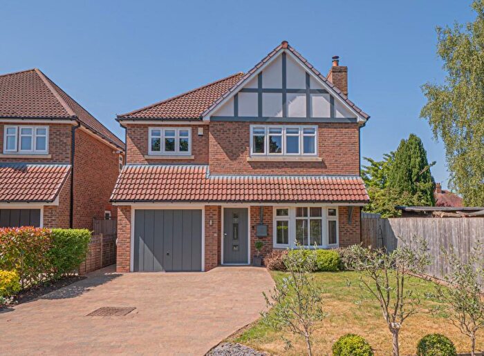 4 Bedroom Detached House For Sale In Turnpike Close, Balsall Common, CV7