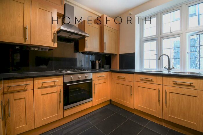 3 Bedroom Flat To Rent In Wendover Court, Finchley Road, NW2