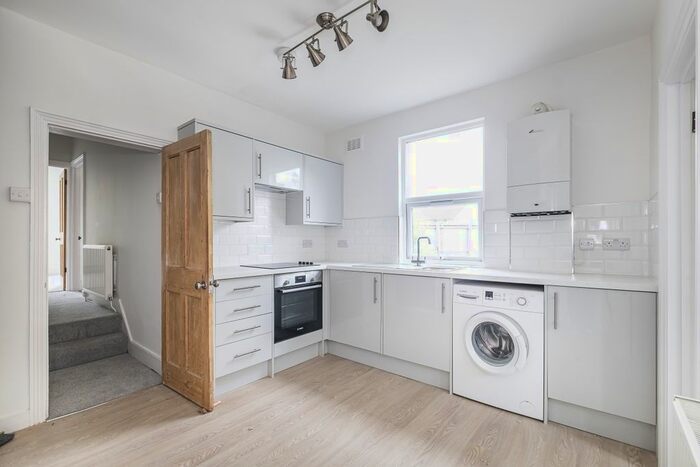 1 Bedroom Flat To Rent In Kingston Road, London, SW20