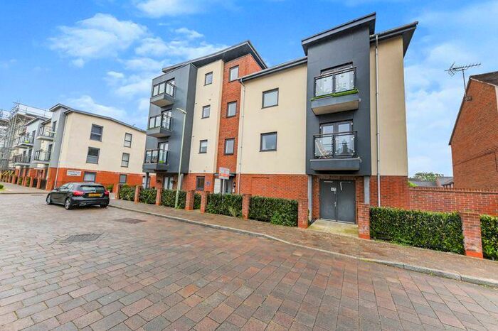 2 Bedroom Flat To Rent In Tiller Road, Waterlooville, PO7