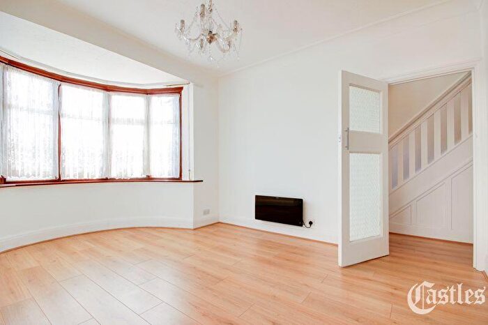 3 Bedroom Terraced House For Sale In North Circular Road, London, N13