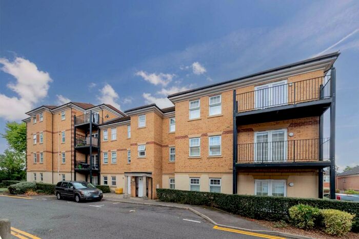 2 Bedroom Flat To Rent In Coppetts Road, London, N10