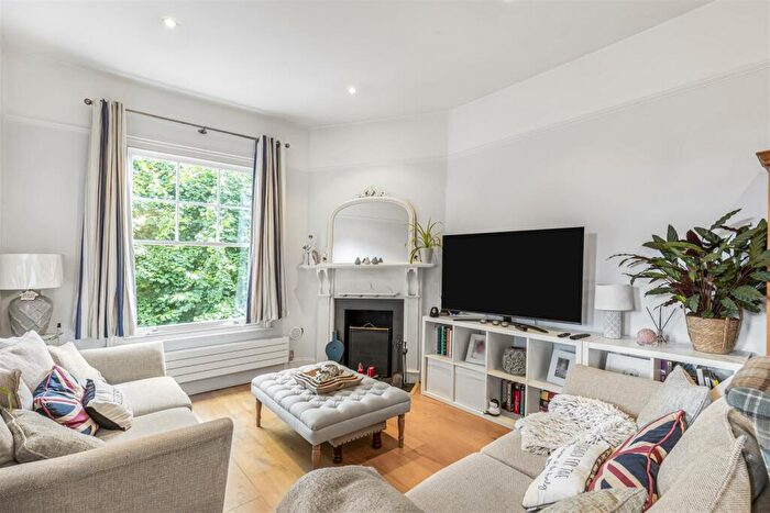 3 Bedroom Flat To Rent In Sheengate Mansions, East Sheen, SW14