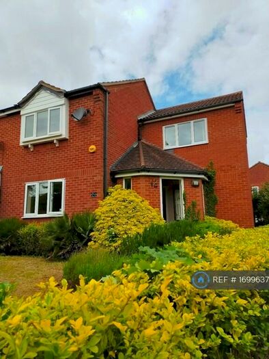 3 Bedroom Semi-Detached House To Rent In Milton Keynes, Milton Keynes, MK8