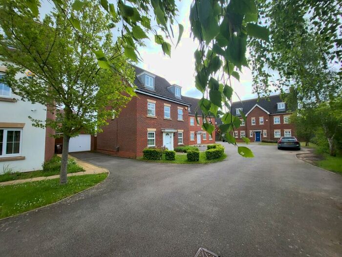5 Bedroom Town House To Rent In The Runway, Hatfield, AL10