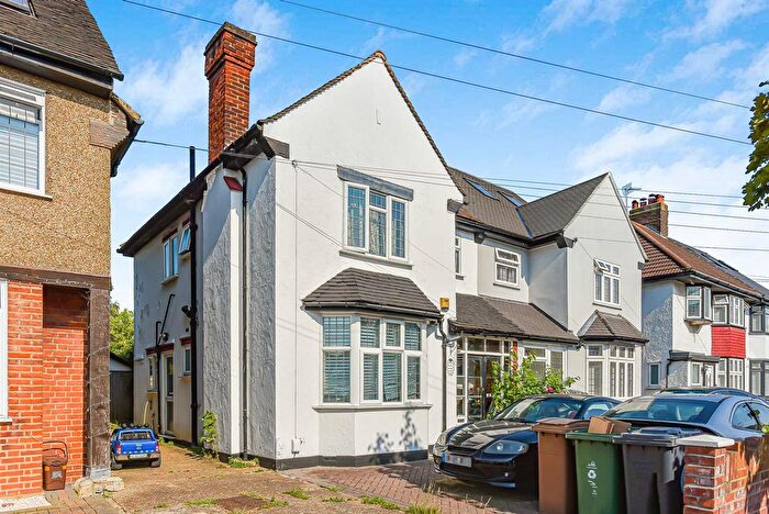 3 Bedroom Property For Sale In Brook Crescent, Chingford, E4