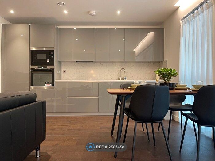 2 Bedroom Flat To Rent In Lancaster Way, London, SW11