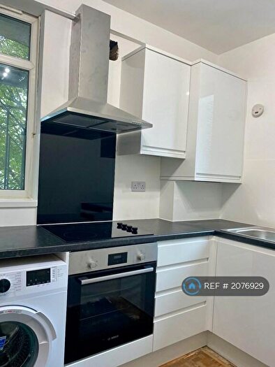 2 Bedroom Flat To Rent In Manor Drive North, New Malden, KT3