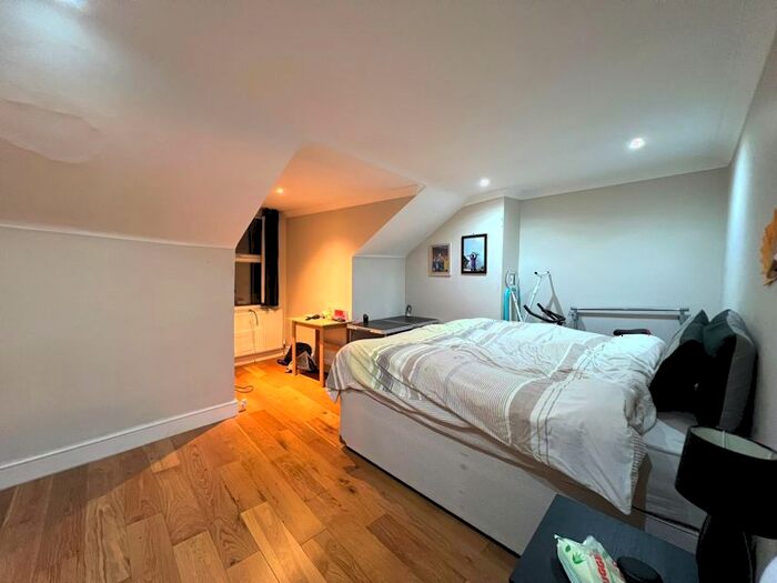 3 Bedroom Flat To Rent In Hoe Street, London, E17