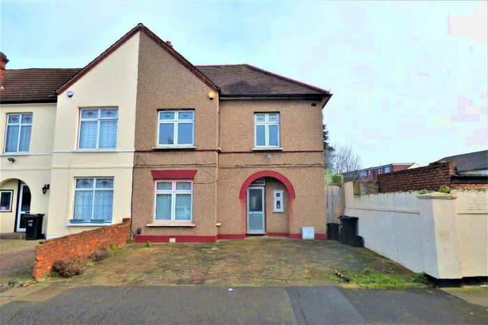 4 Bedroom End Of Terrace House To Rent In Gartmore Road, Ilford, Essex, IG3