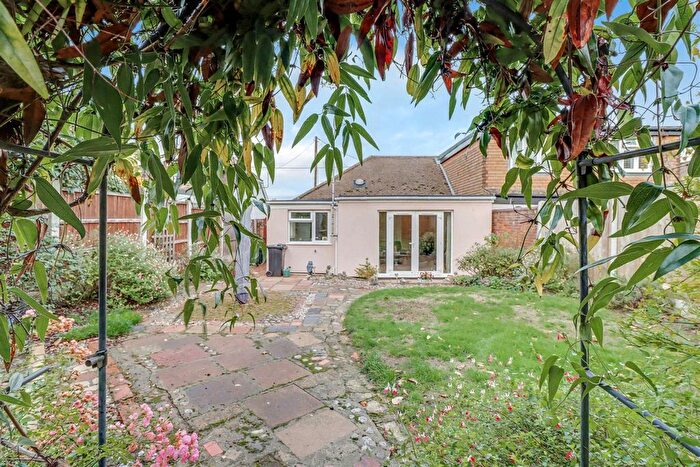 2 Bedroom Semi-Detached Bungalow For Sale In Elizabeth Drive, Wickford, SS12