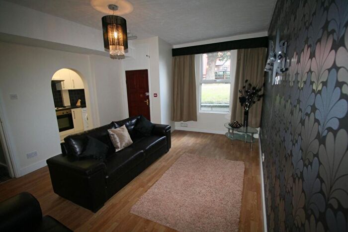 5 Bedroom House To Rent In St. Michaels Lane, Leeds, LS4