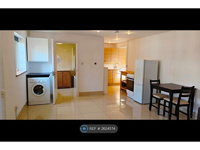1 Bedroom Flat To Rent In Flower Lane, Mill Hill, NW7