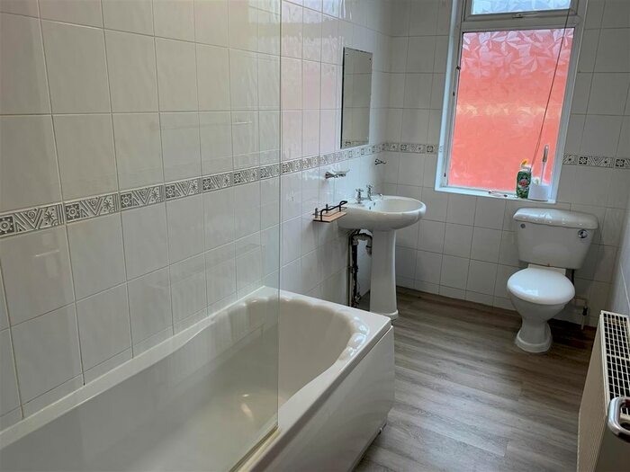 1 Bedroom Flat To Rent In Manchester Road, Bury, BL9