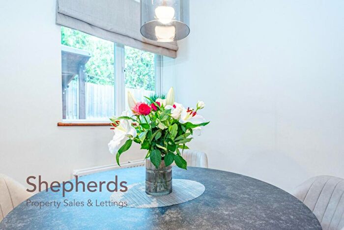 5 Bedroom Detached House For Sale In Hertford Road Woollens Brook, Hoddesdon, EN11