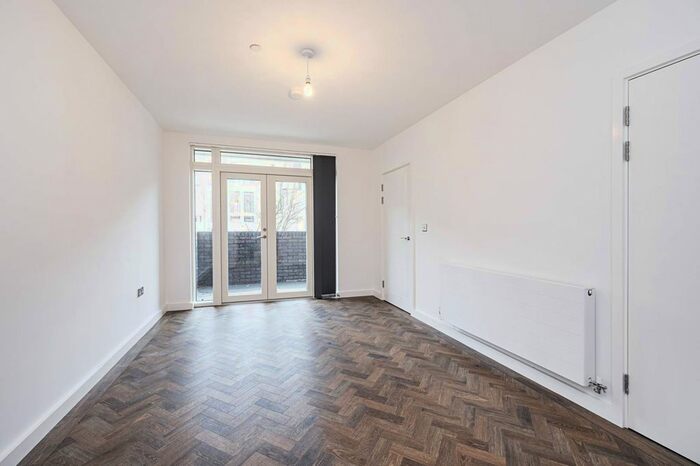 6 Bedroom Semi-Detached House To Rent In Villiers Gardens, Leytonstone, London, E20