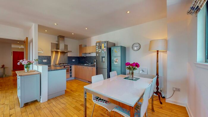 2 Bedroom Flat For Sale In Castlebank Drive, Glasgow, G11