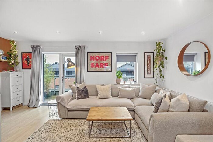 3 Bedroom Flat For Sale In Thornbury Way, Walthamstow, London, E17