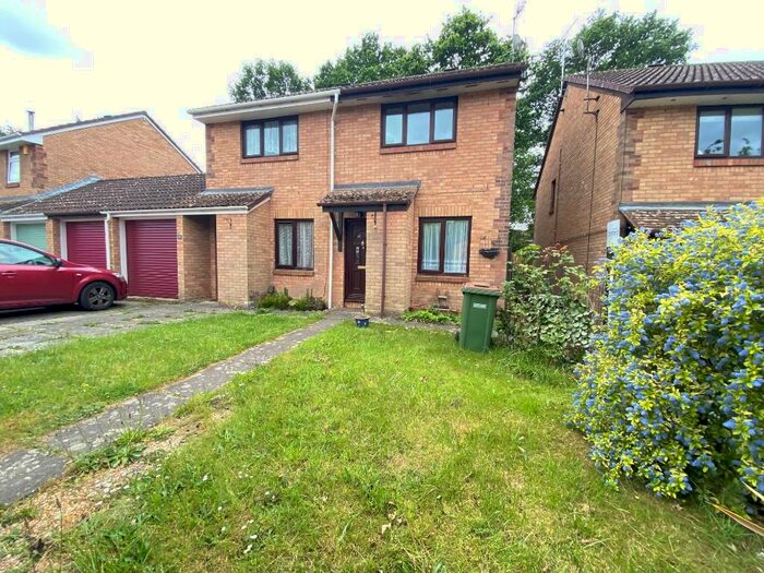 2 Bedroom Semi-Detached House To Rent In Monnow Gardens, Southampton, Hampshire, SO18