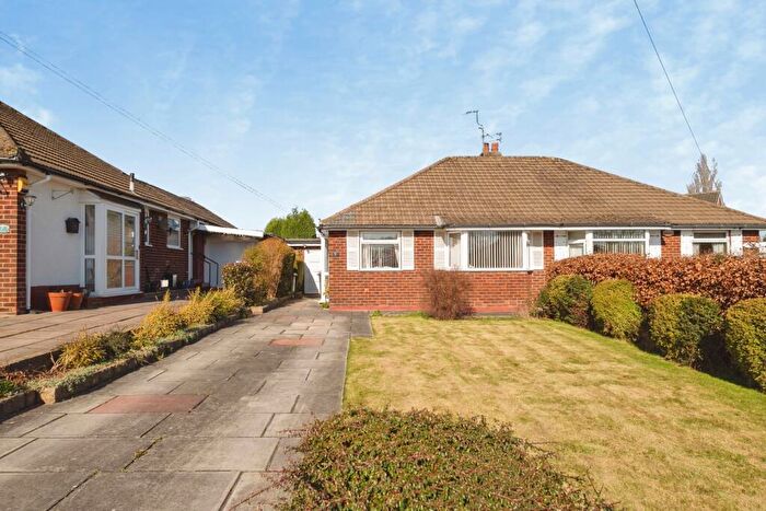 2 Bedroom Bungalow For Sale In Ashbrook Close, Denton, Manchester, Greater Manchester, M34