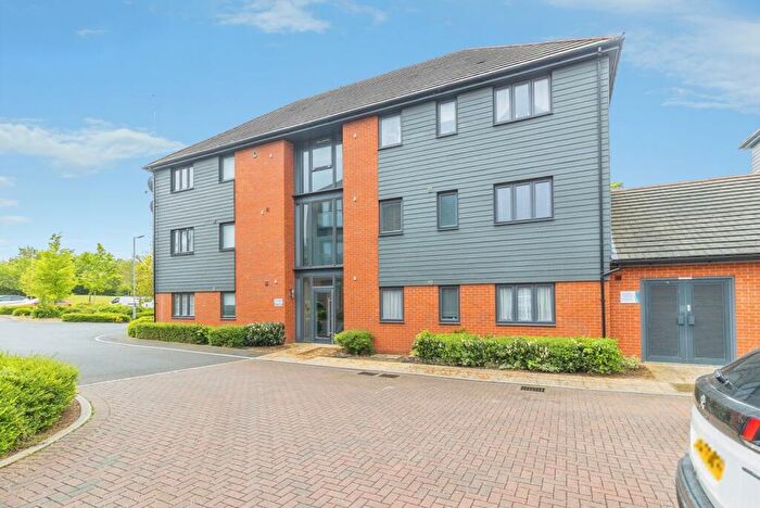 2 Bedroom Flat For Sale In Suffolk Punch Close, Heelands, Milton Keynes, Buckinghamshire, MK13