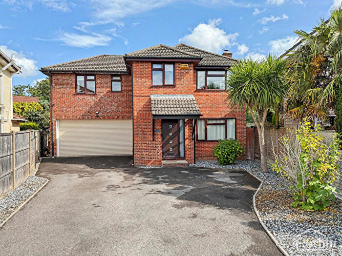 5 Bedroom Detached House For Sale In Fitzwilliam Close, Bournemouth, BH11