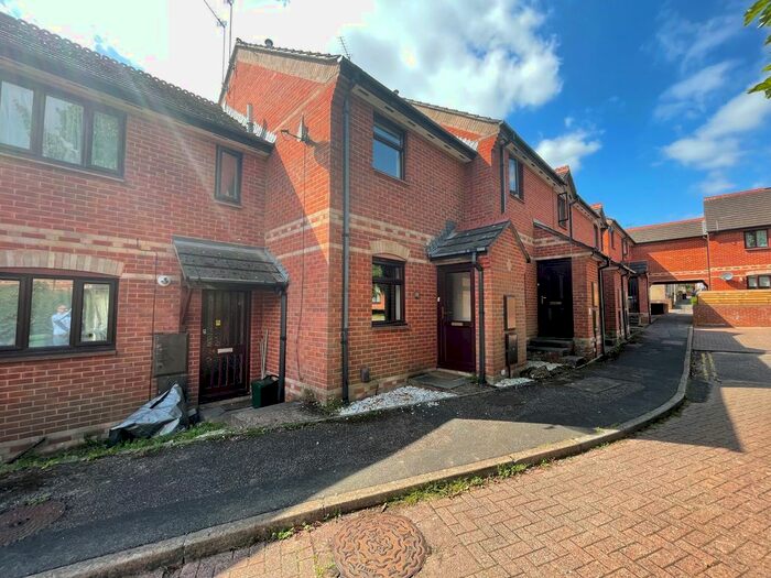 2 Bedroom Terraced House To Rent In Willow Walk, Exeter, EX4