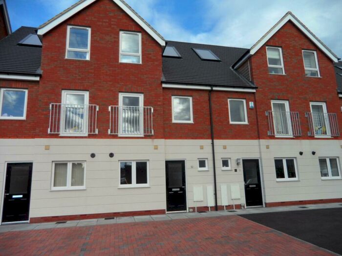 3 Bedroom House To Rent In Leicester Road, Luton, LU4