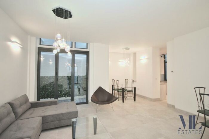 3 Bedroom Flat To Rent In Shroton Street, Marylebone, NW1