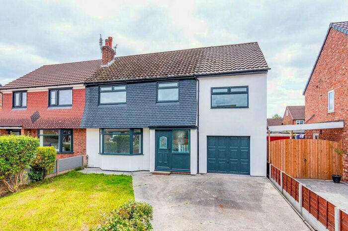 4 Bedroom Semi-Detached House To Rent In Woodhouse Road, Davyhulme, Manchester, M41