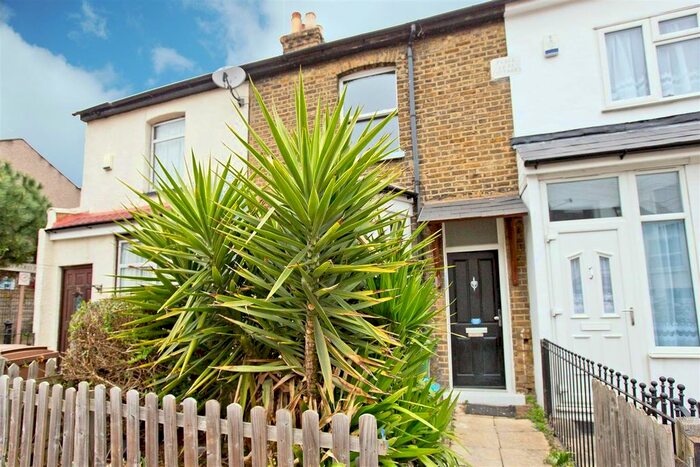 2 Bedroom Property To Rent In Maynard Road, London, E17