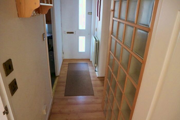 1 Bedroom Flat To Rent In Gainsborough Road, Hayes UB4