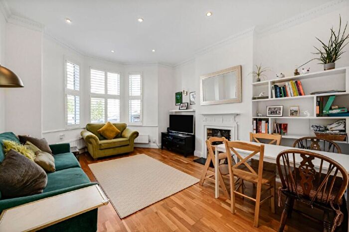 3 Bedroom Flat For Sale In Hemstal Road, West Hampstead, London, NW6