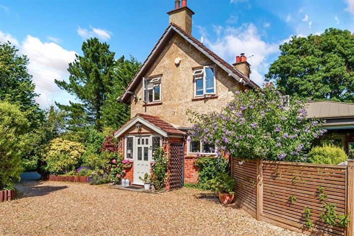 3 Bedroom Semi Detached House For Sale In Babylon Lane, Lower Kingswood, Tadworth, KT20