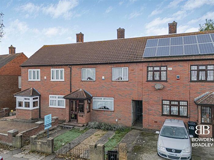 2 Bedroom Terraced House For Sale In New North Road, Hainault, IG6