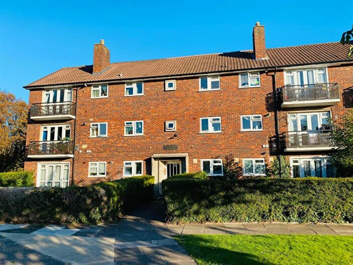 2 Bedroom Flat For Sale In Springwell Court, Springwell Road, Hounslow, TW4