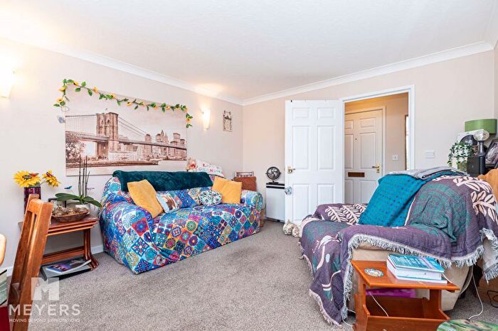 1 Bedroom Flat For Sale In Sea Road, Bournemouth, BH5