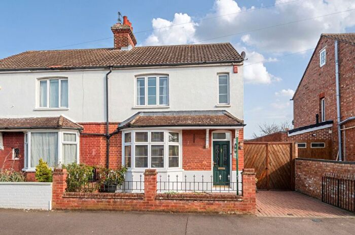 3 Bedroom Semi Detached House For Sale In All Saints Road, Bedford, MK40