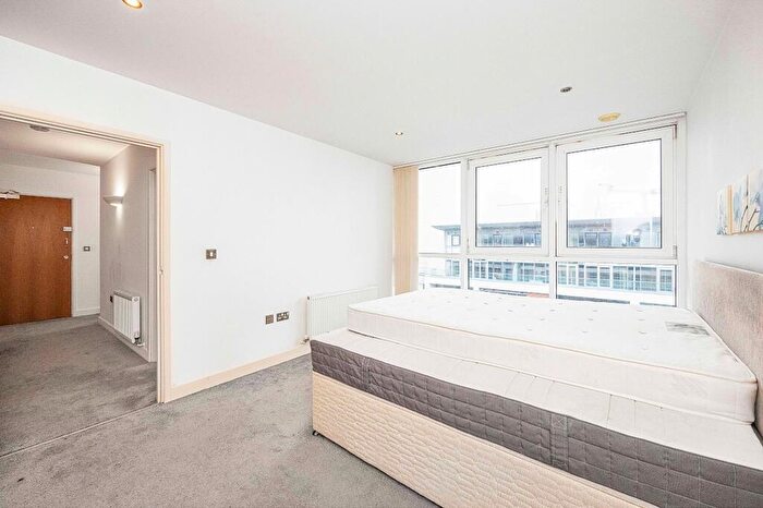 2 Bedroom Duplex To Rent In Western Gateway, Adriatic Apartments, E16