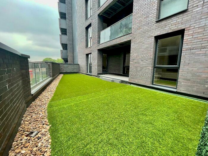 2 Bedroom Apartment To Rent In Advent Way, Manchester, M4