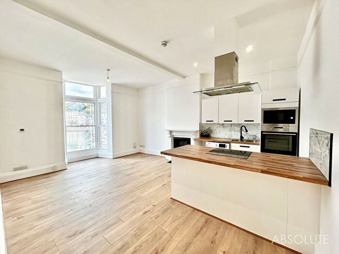 1 Bedroom Flat To Rent In Victoria Parade, Torquay, TQ1