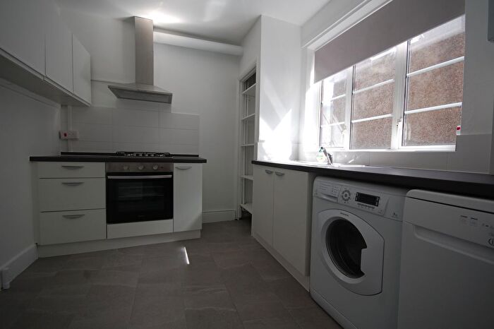 2 Bedroom Flat To Rent In Thornton Avenue, London, W4