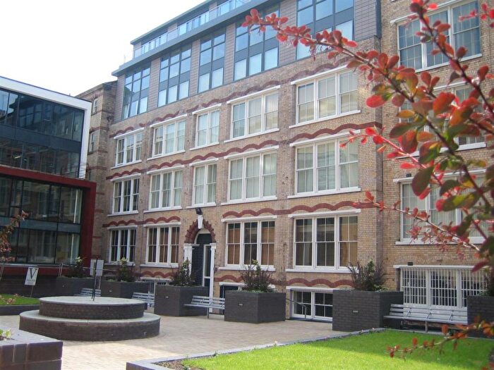 2 Bedroom Apartment To Rent In Sovereign Chambers, Temple Lane, L2