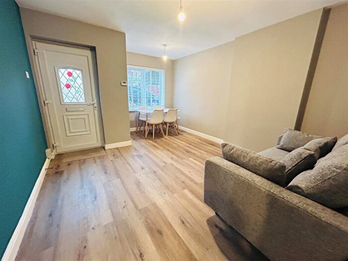 2 Bedroom Apartment To Rent In High Lea Court, Ebberston Terrace, Hyde Park, Leeds, LS6