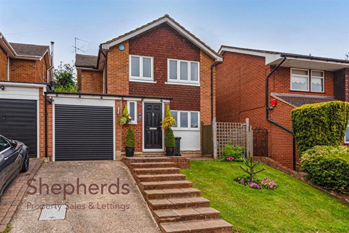 3 Bedroom Link Detached House For Sale In John Eliot Close, Nazeing, Waltham Abbey, EN9